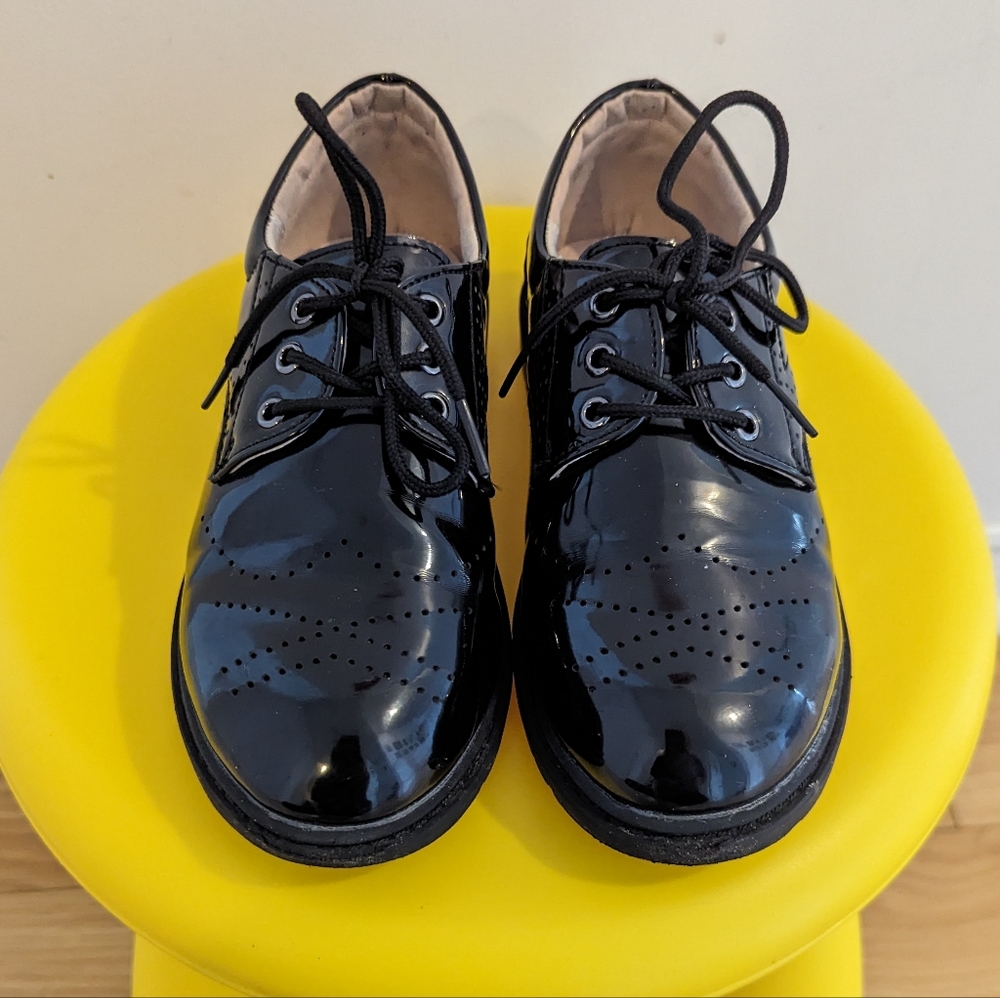 Boys size 1 black dress shoes performance shoes